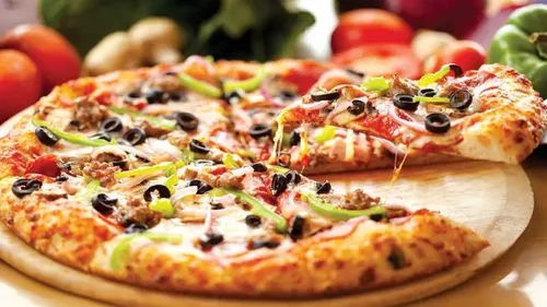 Cách làm bánh Pizza tôm rau củ từ bột mỳ nguyên cám