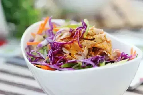 Cách làm gỏi gà bắp cải tím đơn giản
