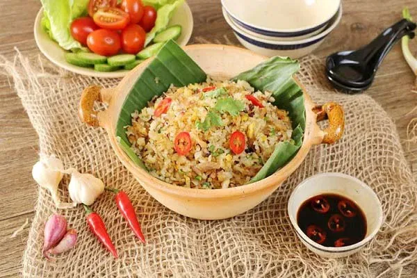 Hướng dẫn làm món cơm chiên trứng ngũ sắc cực kỳ đơn giản