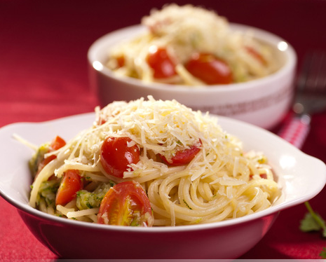 Cách làm Spaghetti bí ngòi cà chua bi ăn không bao giờ chán