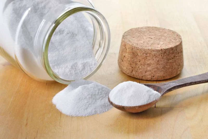 Tẩy tế bào chết môi bằng baking soda và mật ong