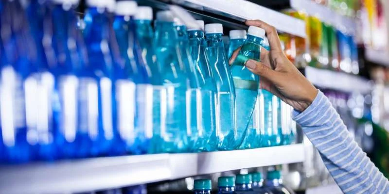 Nên sử dụng nước khoáng có nguồn gốc rõ ràng để đảm bảo an toàn cho sức khỏe