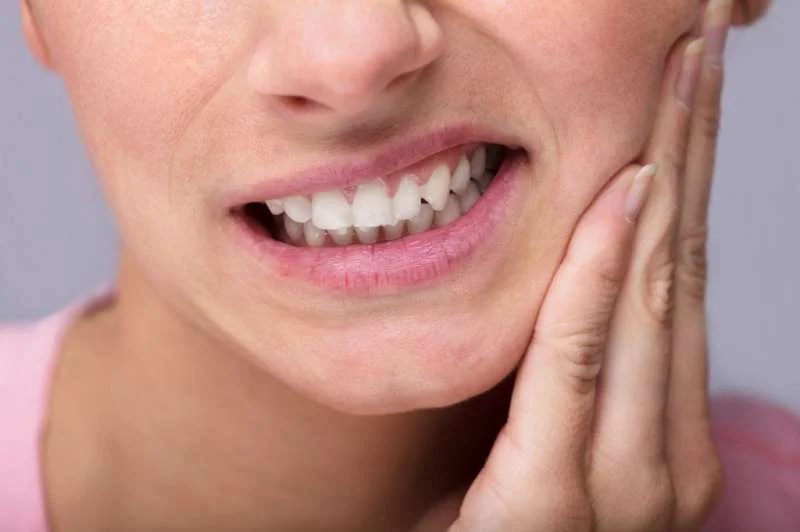 Sắc thuốc nấm mèo + kinh giới trị đau răng
