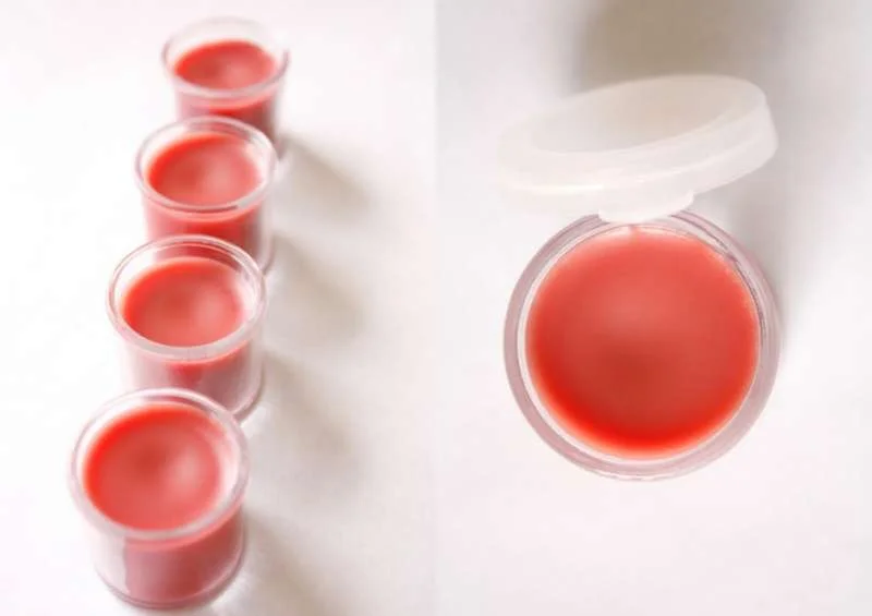 Son dưỡng môi bằng vaseline và dầu dừa