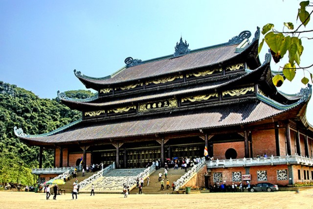 Chùa Bái Đính ngôi chùa nổi tiếng tại Ninh Bình thu hút khách thập phương 