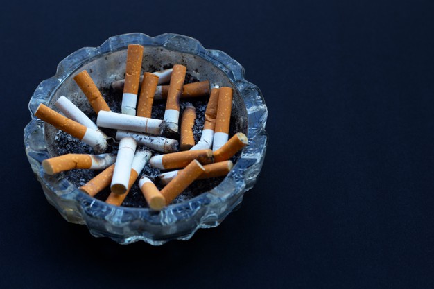 Không sử dụng thuốc lá và tránh tiếp xúc với khói thuốc