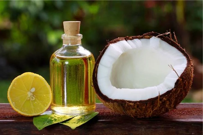 Làm trắng da mặt bằng dầu dừa và nước cốt chanh