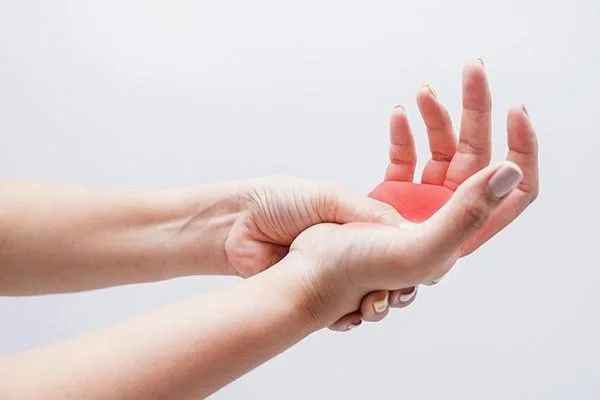 Chuột rút, đau nhức xương khớp là biểu hiện của thiếu canxi