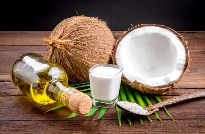 Làm trắng da toàn thân bằng dầu dừa và sữa tắm