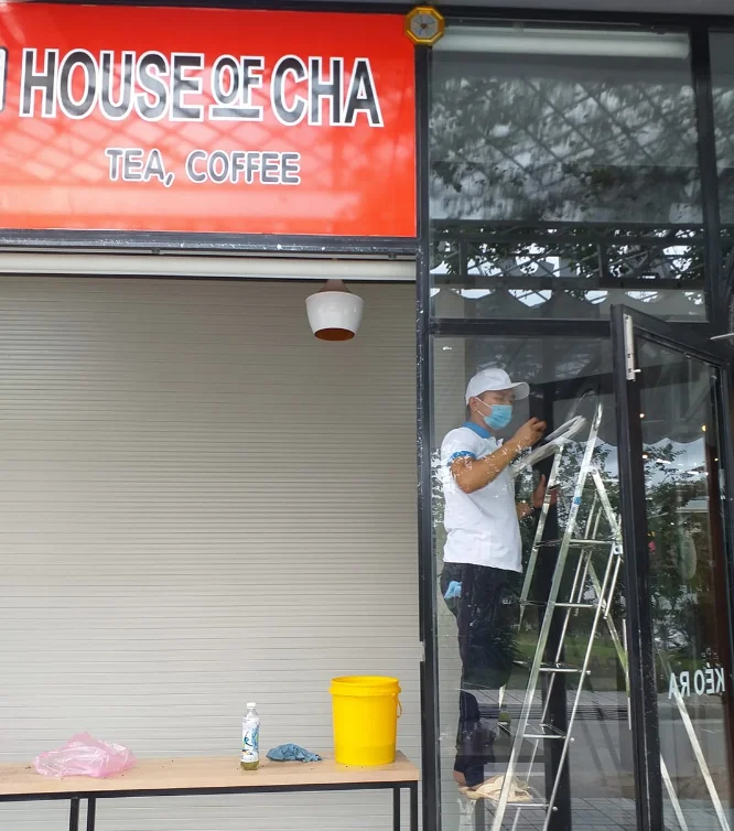 Kính Cleaner có đội ngũ nhân viên trẻ trung, năng động, nhiệt tình và không quản ngại yêu cầu của khách hàng