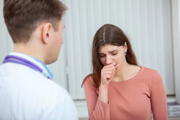 Đau rát cổ họng và khản tiếng trong thời gian dài cũng là biểu hiện của ung thư vòm họng