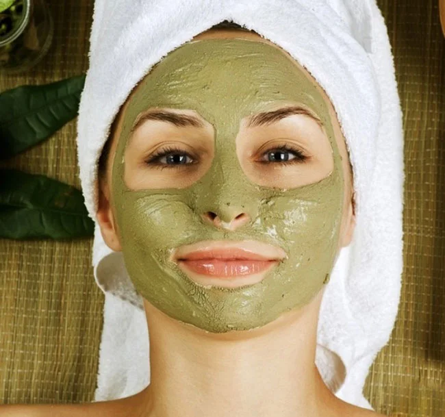 Làm trắng da, trị mụn với mặt nạ trà xanh và mật ong