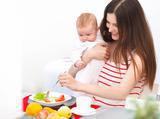 Phụ nữ sau sinh nên ăn gì để có nhiều sữa cho bé