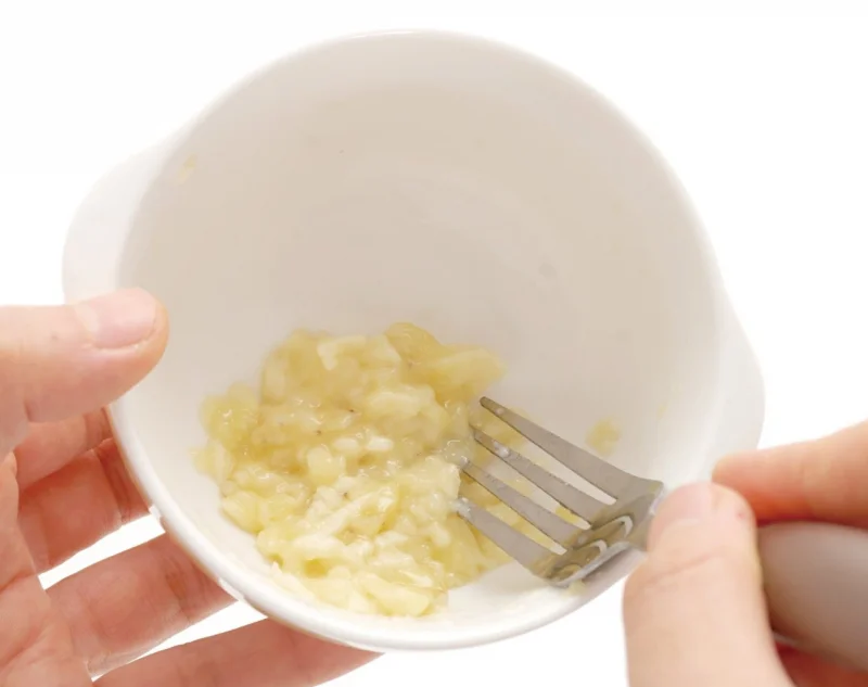 Làm trắng da, trị mụn với mặt nạ trà xanh và chuối