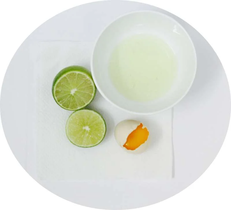 Tẩy tế bào chết mặt bằng nước cốt chanh và lòng trắng trứng