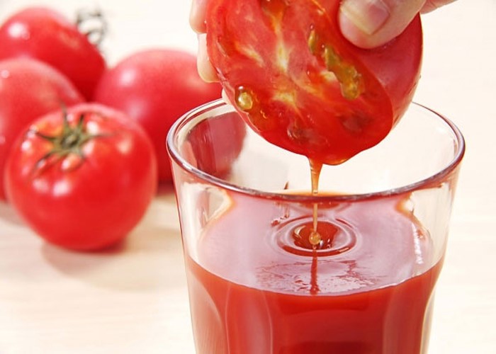 Nước ép cà chua có tác dụng rất tốt điều trị nhiệt miệng hiệu quả 
