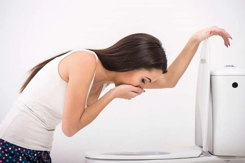 Đau bụng do ngộ độc thực phẩm có khác gì với các loại đau bụng khác?