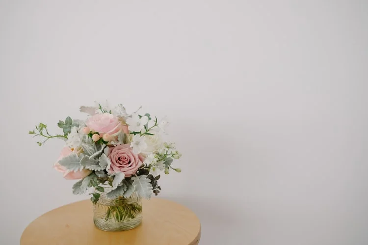 Pha nước cắm đúng cách cho hoa tươi lâu