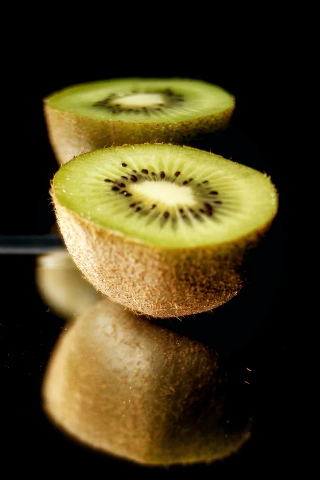 Kiwi chứa nhiều chất xơ và enzyme proteolytic