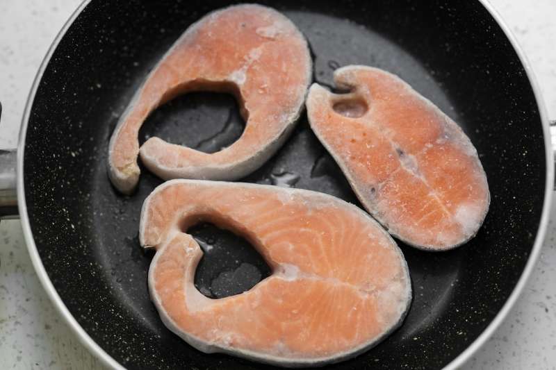 Có đến 17g protein, 2g Omega 3, hàm lượng lớn vitamin B chỉ trong 85g cá hồi