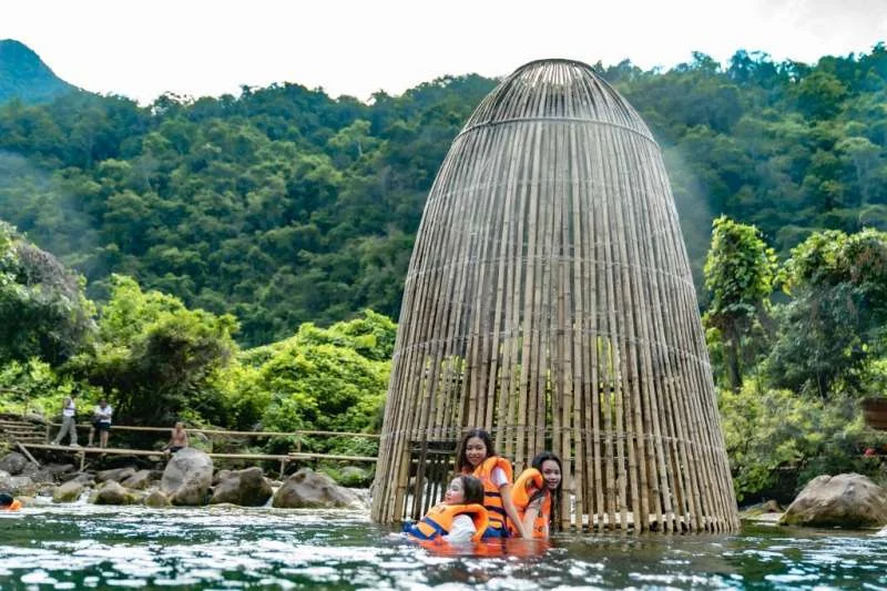 Suối Moọc Quảng Bình - Nước, cây, hoang sơ, trong lành và thư giãn