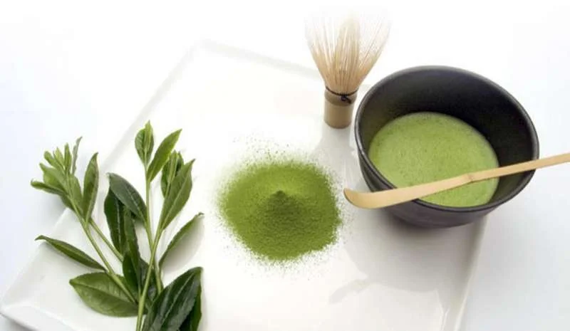 Làm trắng da, trị mụn với mặt nạ trà xanh và sữa tươi không đường