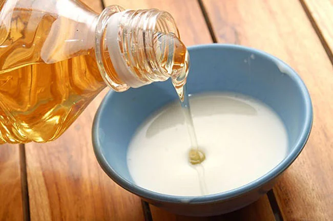 Làm trắng da toàn thân bằng dầu dừa và sữa chua