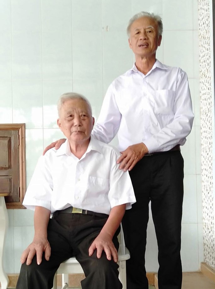 Hình ảnh những người thầy vì học sinh thân yêu - Ảnh do báo Người Lao Động cung cấp