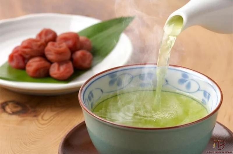 Trà Chùm ngây có màu xanh hướng vàng đặc trưng
