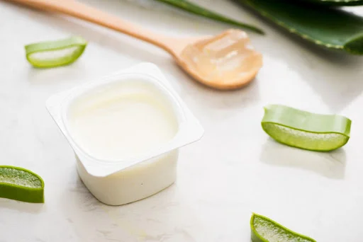 Làm trắng da với mặt nạ nha đam và sữa chua