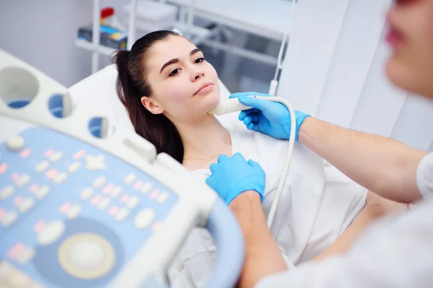 Thăm khám ngay khi phát hiện các triệu chứng nghi ngờ mắc bệnh ung thư vòm họng